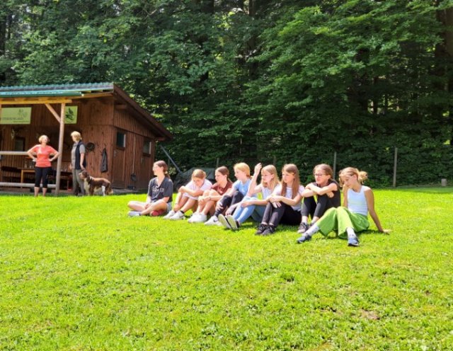 Waldexkursion mit SchülerInnen des Herta Reich Gymnasiums